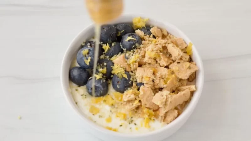 LEMON BERRY YOGURT BOWLS FOR BREAKFAST